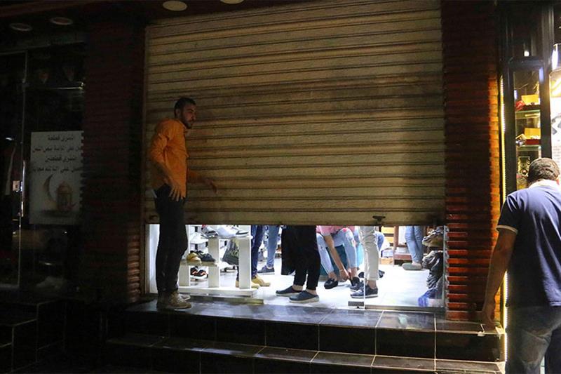 Pour réduire la consommation d’énergie, l’Egypte fixe la fermeture des magasins, restaurants et cafés à 21h00 pendant un mois